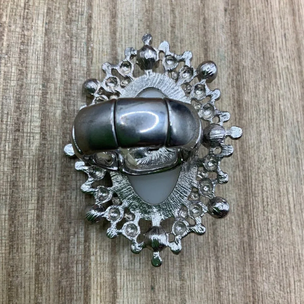 Oval Vintage Style Faux Pearl Rhinestone Silver Tone Stretchy Ring